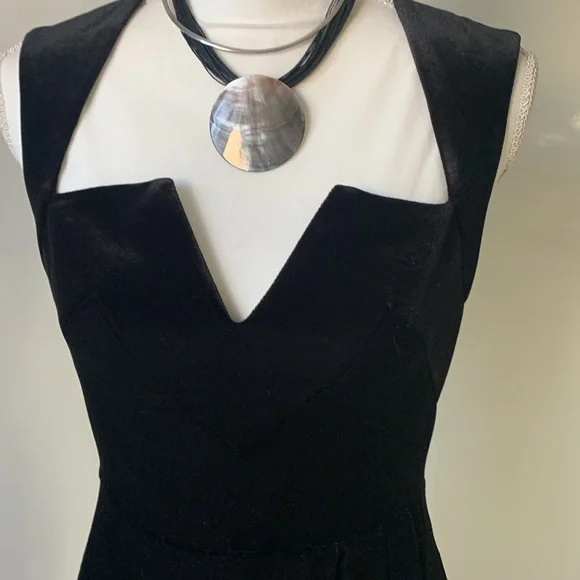 Black Halo dress - Picture 4 of 12